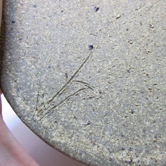 light brown pottery jar with lid artist signed natural color - Picture 8 of 8